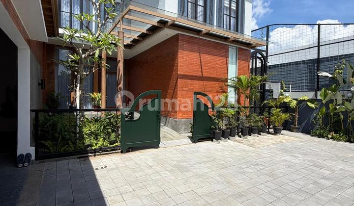 Luxurious Aesthetic 2-Storey Fully Furnished Villa with Expansive Garden and Swimming Pool on Jalan Kaliurang Km. 13.5 Hargobinangun Pakem Sleman