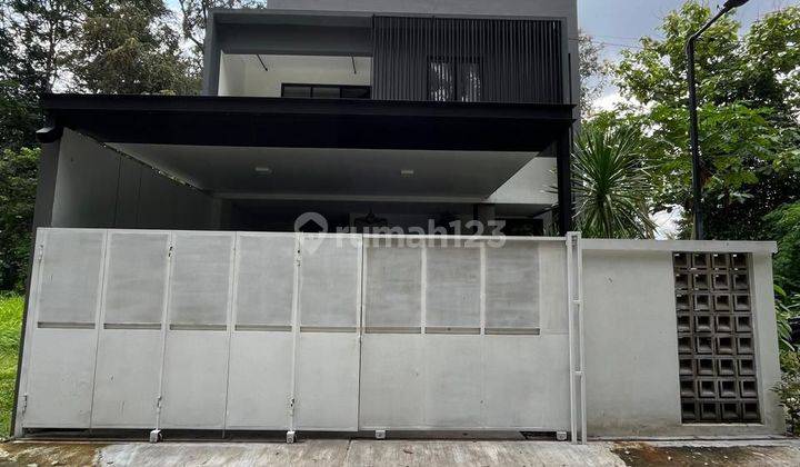 Rumah Mewah Modern 2 Lantai Kontemporer Dengan Sisa Tanah Luas Di Utara Jogjabay

alamat :  
wedomartani, Ngemplak Sleman
 
harga: 1.495 Milyar 
---- 1