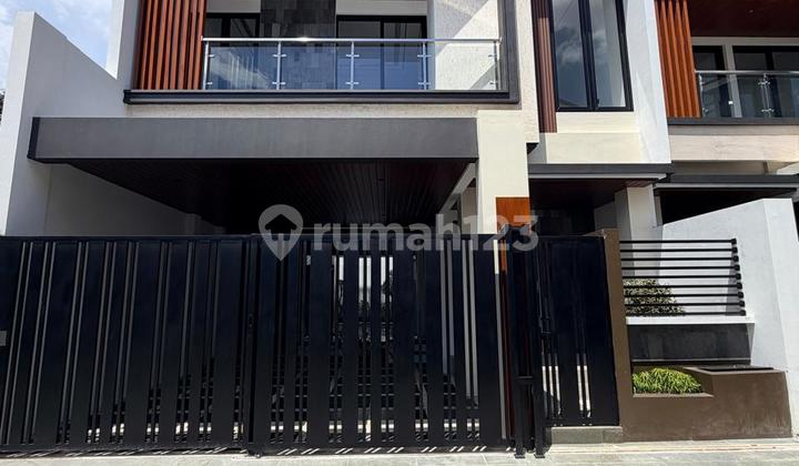 Istimewa Banget‼️Rumah Mewah Modern 2 Lantai Premium dengan Rooftop Luas di Jalan Palagan Km. 1 Dekat Monjali