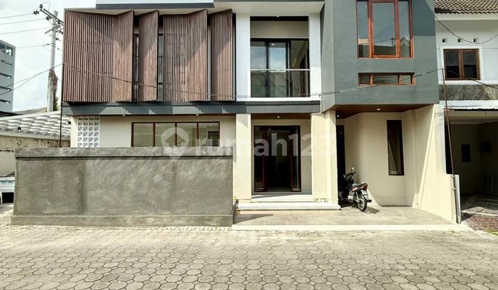 Istimewa Dan Murah‼️rumah Mewah Kontemporer 2 Lantai Dalam Perumahan Di Seturan Catur Tunggal Depok Sleman Dekat Ambarukmo Plazalokasi Strategis Dalam Perum One Gate System Security 24 Jam Dekat Berbagai Kampus-kampusharga: 2.15 Milyar [ Nego ]-----------