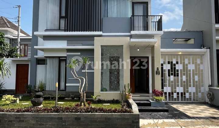 Rumah 2 Lantai Mewah Strategis Dalam Komplek Perumahan Elite Dengan Security 24 Jam Dekat Hotel Hyatt Jalan Palagan, Sleman Yogyakarta. Akses Jalan Lebarone Gate ▪️dekat Hotel Hyatt, Alan Rumah 2 Lantai Mewah Strategis Dalam Komplek Perumahan Elite Dengan Security 24 Jam Dekat Hotel Hyatt Jalan Palagan, Sleman Yogyakarta. Akses Jalan Lebarone Gate ▪️dekat Hotel Hyatt, Alan