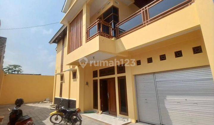 RUMAH KUNING CANTIK 2 LANTAI ISTIMEWA DENGAN TANAH LUAS DI JALAN GODEAN KM 6 SIDOARUM DEKAT KAMPUS UNISA 
 1