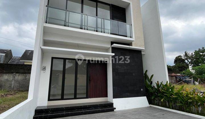 Rumah Baru Mewah 2 Lantai Kontemporer Dalam Kavlingan Di Jalan Kaliurang Km 9.5 Gentan Slemanharga: 1.575 Milyar [ Nego ]--------------------------------------------legalitas: Shm Pbglokasi Timur Pasar Gentandalam Kavlingan 8 Unitmaghnet Kawasan:--------- 2