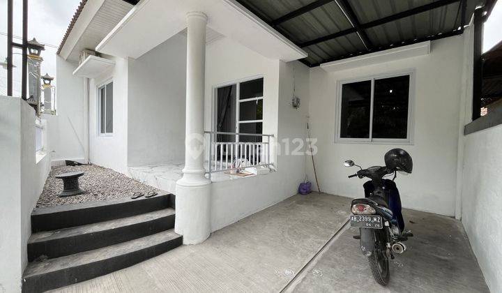 Rumah Baru Full Furniture Dengan Kolam Renang Di Berbah

luas Tanah : 126 M2
luas Bangunan : 60 M2
jumlah Lantai : 1
kamar Tidur : 2
kamar Mandi : 2
full Furniture

ruang Tamu, Ruang Keluarga, Ruang Makan
dapur, Carport, Taman, Kola
- 10 Menit Ke Bandara  2