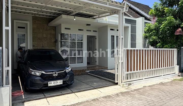 Rumah Cantik Minimalis Dalam Perumahan di Maguwoharjo