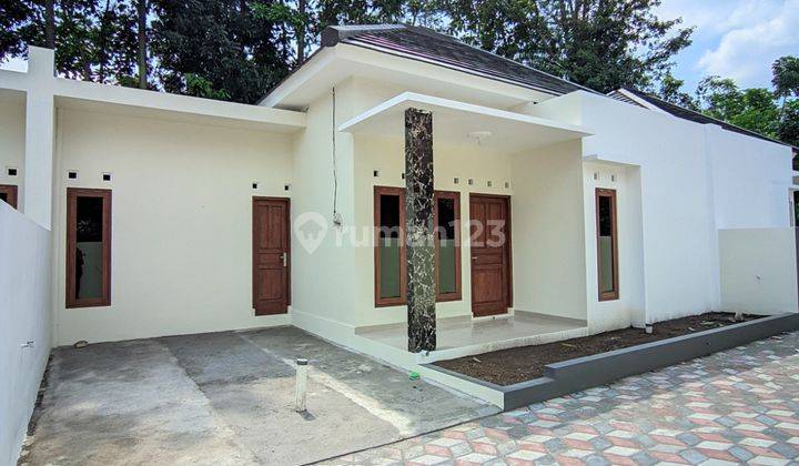 Hunian Minimalis Modern Di Cebongan Ini Cuma 3 Unit – Privasi Terjaga, Lingkungan Nyaman, 1