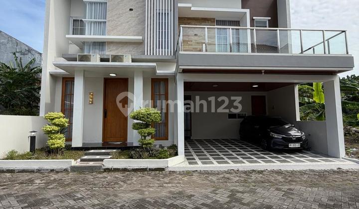 Rumah Mewah Premium 2 Lantai Furnished Dalam Perumahan Merapi Regency Jalan Kaliurang Km 9 Dekat ke Kampus Ugm Jogja H 2