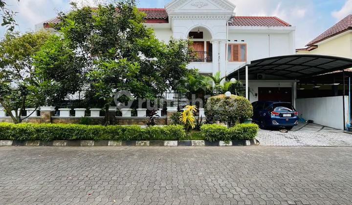 Majestic 2-Story Luxury House Fully Furnished with Private Pool in Elite Housing Near Suciati Mosque, Gito Gatih Road 2
