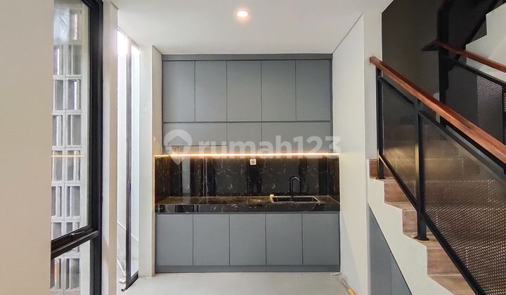 Istimewa Banget‼️rumah Baru Mewah 2 Lantai Kontemporer Modern - Strategis Tepi Jalan Aspal Di Wedomartani Ngemplak Sleman Dekat Sd Model Medel 2