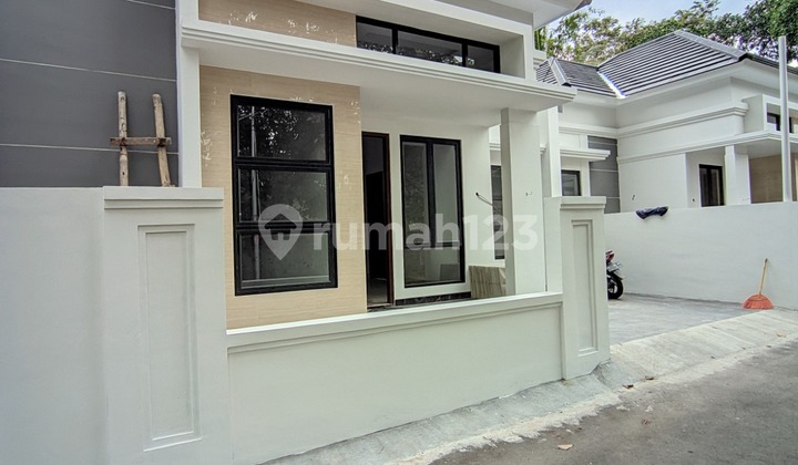 Rumah Baru Desain Minimalis Dalam Lingkungan Yang Nyaman.  2