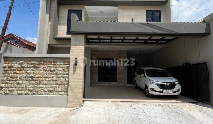 Banting Harga
banting Harga
banting Harga

rumah Mewah Premium  2 Lantai Hook - Lokasi  Strategis Di Maguwoharjo Depok  2