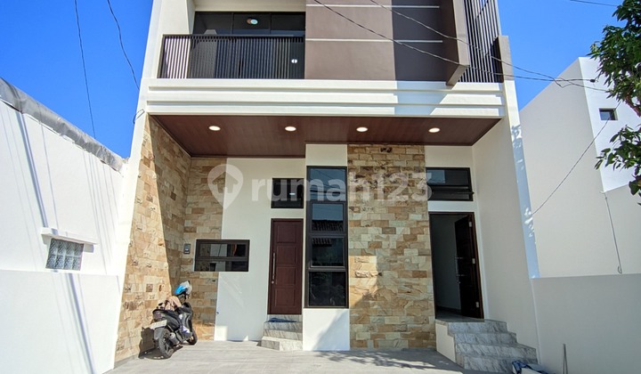 Rumah Mewah Jl. Kaliurang Km 7 — 4 Kamar, Lokasi Strategis, Dekat Ke Ugm!.rumah Mewah Dengan Lokasi Strategis Di Jl. Kaliurang Km 7 Ini Siap Jadi Pilihan Ideal Untuk Keluarga Yang Mendambakan Hunian Luas, Nyaman, Dan Dekat Ke Pusat Kota. Akses Hanya 9 Men