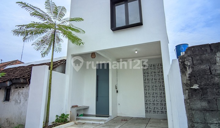 Rumah Minimalis Split Level Di Maguwoharjo, Dekat Transmart, Dalam Ringro 1