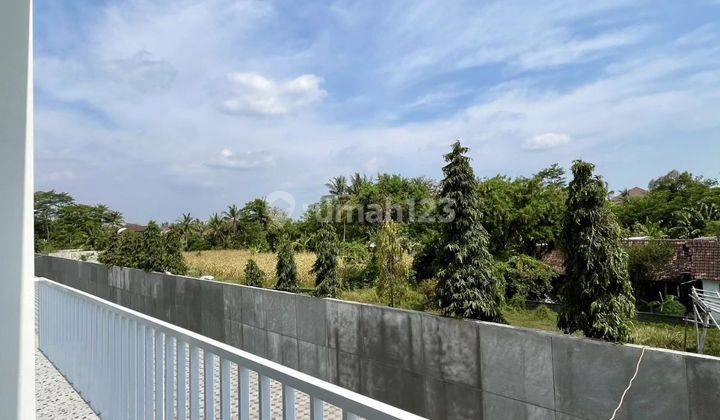 Rumah Mewah Baru Dalam Perumahan Dengan Kolam Renang Pribadi Di Utara Sch Jl Magelang

 2