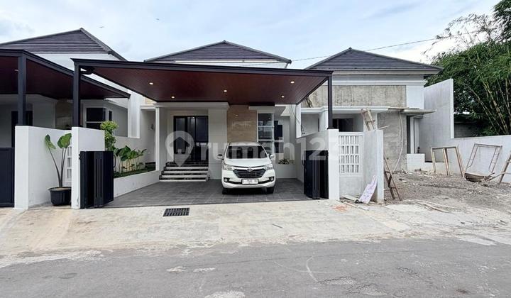 Rumah Baru Mewah Limasan Modern 4 Unit Lokasi Strategis di Tepi Jalan Aspal Wedomartani Ngemplak Sleman Dekat Budi Mulia 2