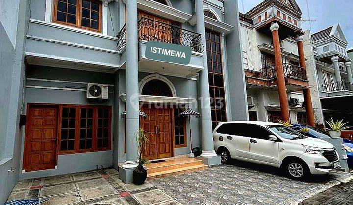 Rumah Mewah 2 Lantai Gaya Eropa Full Furnished Dalam Perumahan One Gate Di Jalan Kebon Agung Dekat Jombor  2