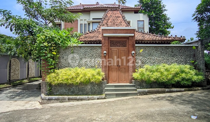Dijual Rumah Tinggal Konsep Villa Tropis dengan Nuansa Joglo dan Modern Include Kolam Renang di Balecatur Sleman Yogyakarta