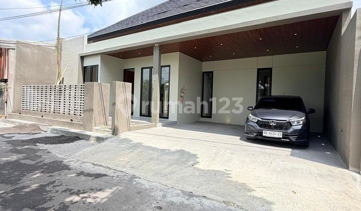 Istimewa Strategis‼️Rumah Baru Mewah Limasan Modern dengan Tanah Luas dan Tata Ruang Lega di Purwomartani Kalasan Sleman Dekat Swalayan Pamela 7Lokasi: Purwomartani, Kalasan Sleman