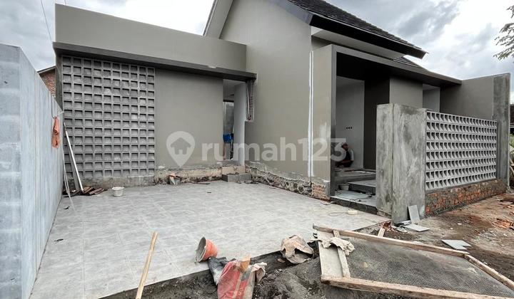 Rumah Baru Industrial Modern Strategis Tepi Jalan Aspal Di Pendowoharjo Sleman Dekat Kuliner Jejamuran Harga: 895 [ Nego ]---------------------------------legalitas: Shm Pbgmaghnet Kawasan:-------------------------------dekat Kuliner Jejamurandekat Pemkab