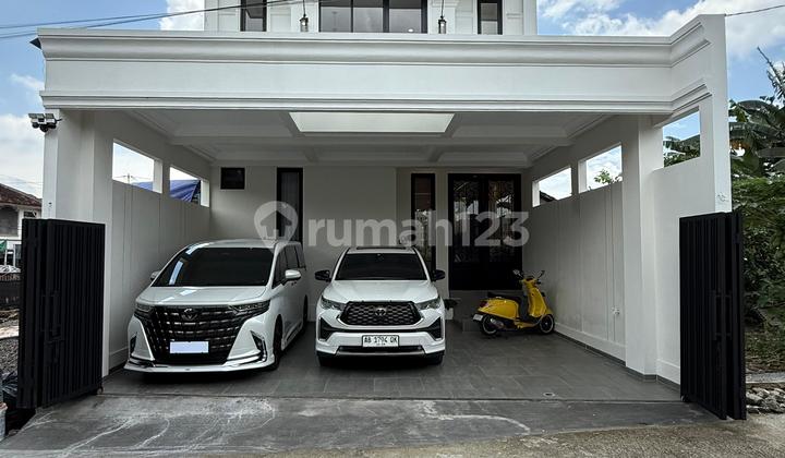 Rumah Mewah Desaign American Classic 2 Lantai Full Furnished di Maguwoharjo Depok Sleman