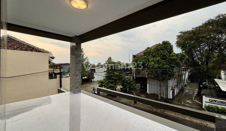 Rumah Mewah Baru Di Wedomartani Utara Jogja Bay Maguwoharjo

luas Tanah : 230 M²
luas Bangunan : 200 M²
jumlah Lantai : 2
kamar Tidur : 5
kamar Mandi : 4
 2