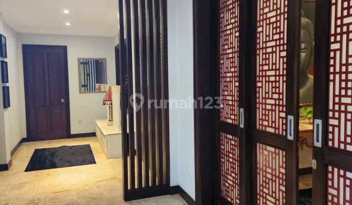 CB109 Rumah Di Menteng Dengan Carport Luas Dijual 2