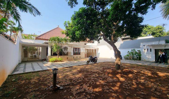 CB111 Rumah Di Menteng Di Sewa Dengan Carport Untuk 5 Mobil 2