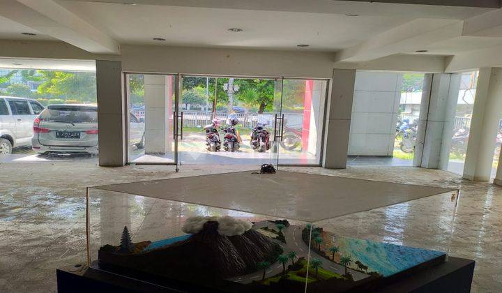 JB050 Ruang Usaha Bekas Showroom Di Jakarta Barat  Disewakan 2