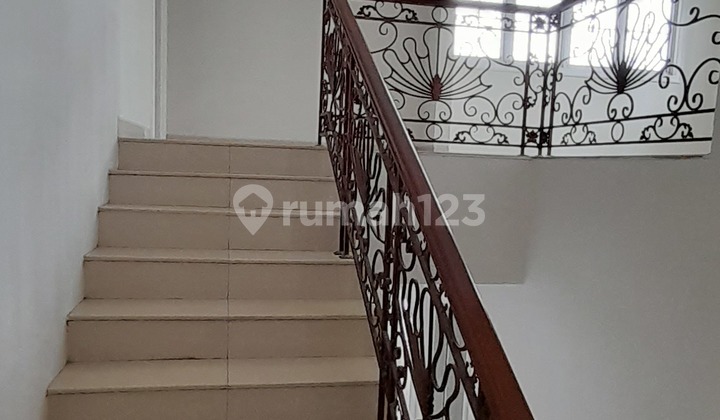 Rumah mewah ada kolam renang halaman belakang luas bisa buat bikin rumah lagi 15