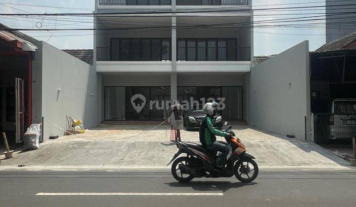 Ruko 3 Lantai Dengan Balkon Luas Lokasi Strategis Dekat Pasar Modern Bsd 1