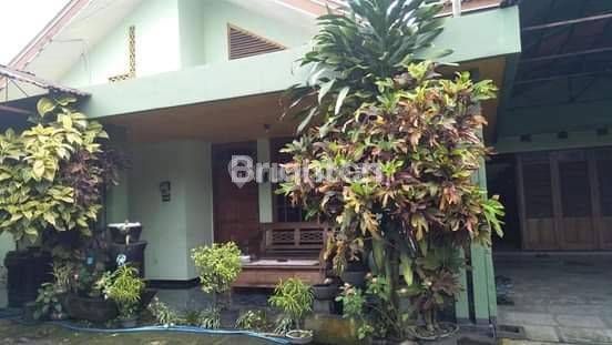 RUMAH BESAR DI MERTOYUDAN 1