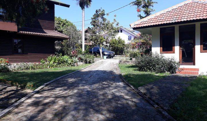 Dijual Rumah Besar Villa 4 Rumah Dengan Halaman Luas 2