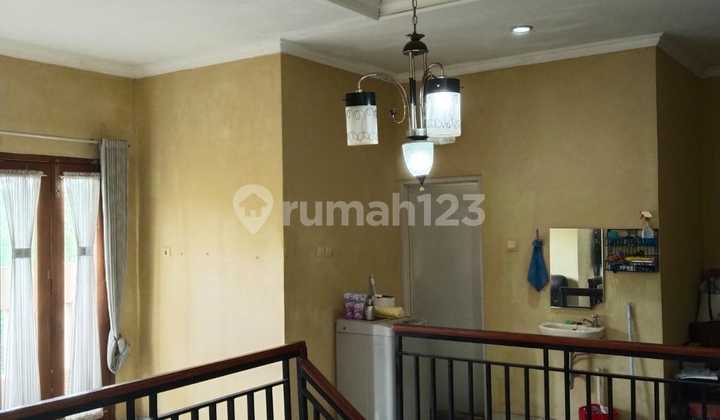 Dijual Cepat Rumah Besar Strategis Pinggir Jalan 