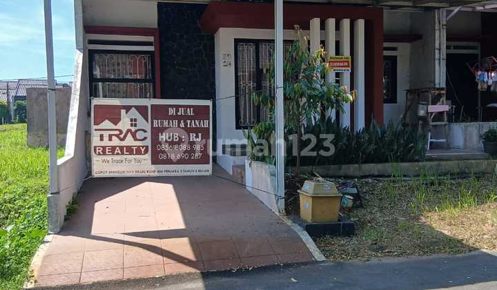 For sale well-maintained house ready to occupy strategic and comfortable.