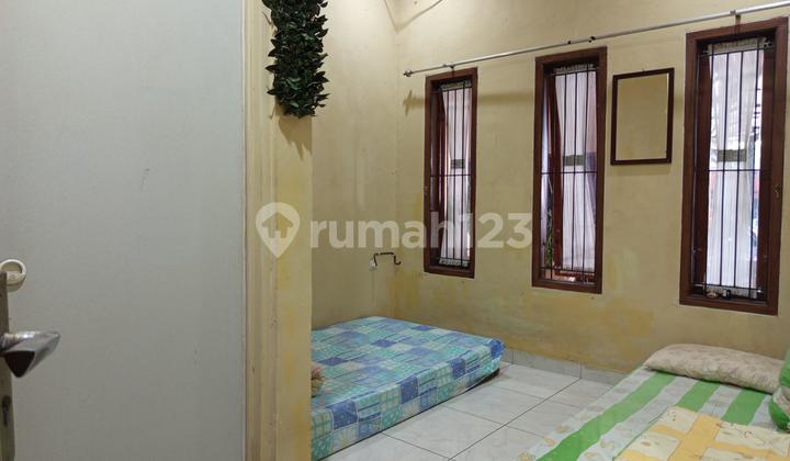 Quick Sale Large Strategic House by the Roadside 2