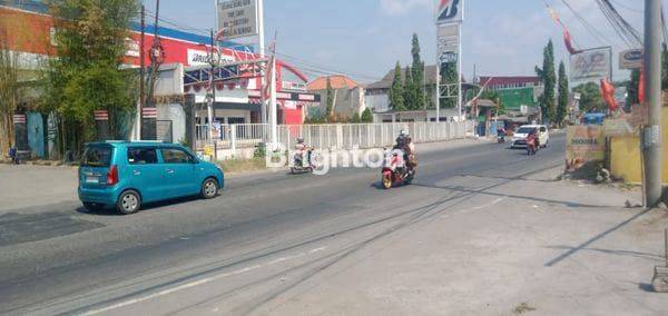 GUDANG BERHADAPAN DENGAN JALAN ADI SUMARMO 2