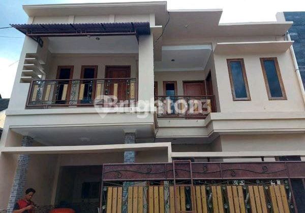 Rumah 2 Lantai Siap Huni Di Dalam Perumahan Dekat D'tjolomador