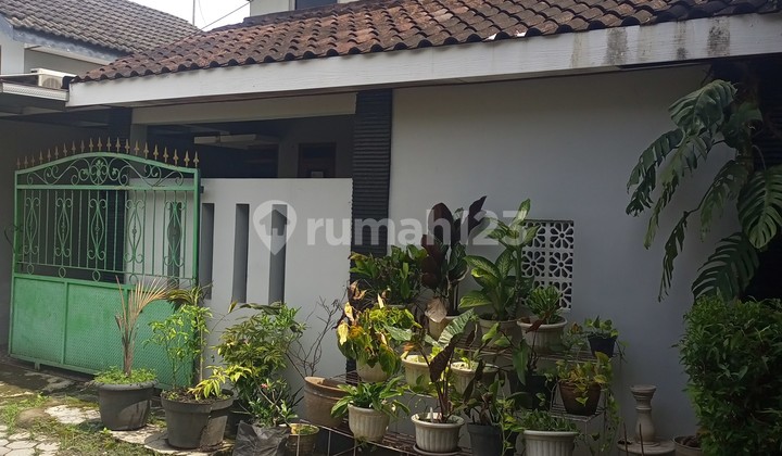 A Comfortable House Within the Housing Complex Near the Back of Alana Hotel