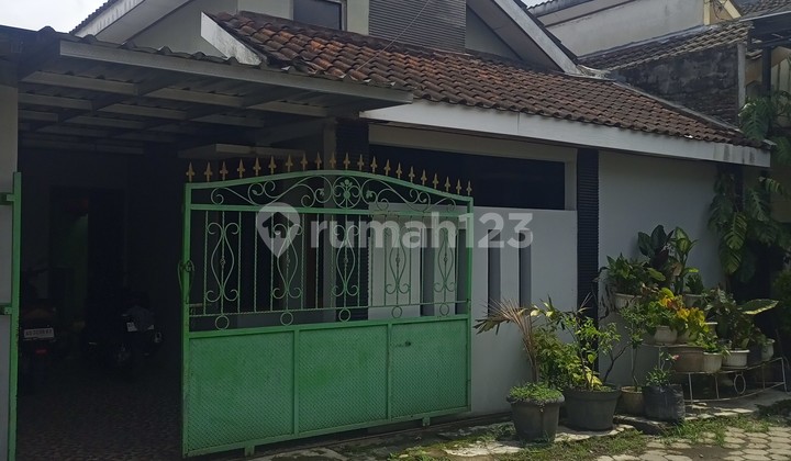 A Comfortable House Within the Housing Complex Near the Back of Alana Hotel