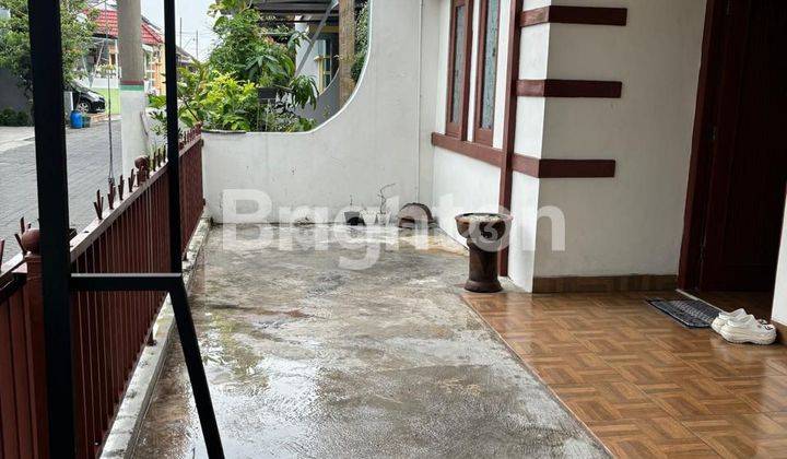 RUMAH SIAP HUNI FULL FURNISH DI DALAM PERUMAHAN DEKAT JALAN D'TJOLOMADOE 2
