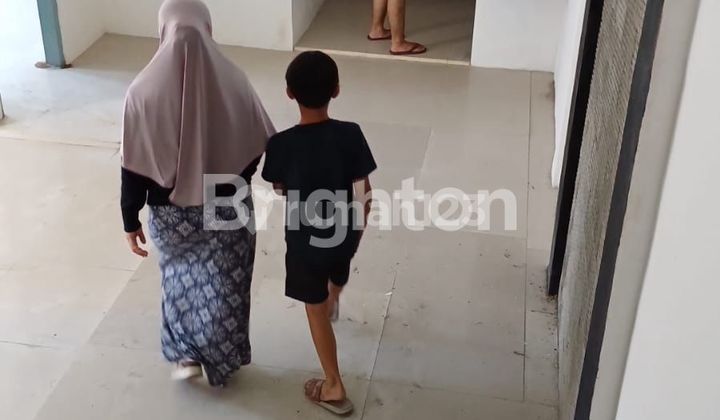 RUMAH CANTIK 3 LANTAI DI LINGKUNGAN PERUMAHAN 2