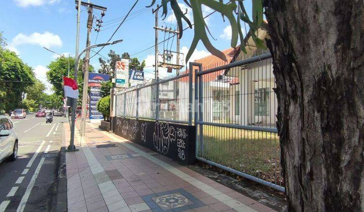 Dijual Rumah tengah kota, cocok untuk kantor! Harga free nego! 2