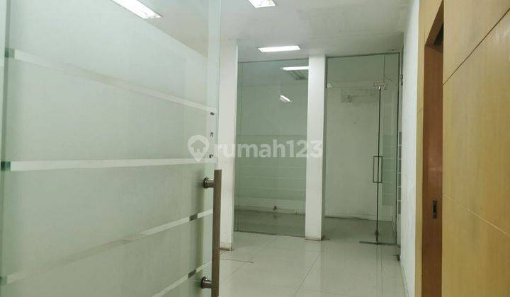 Disewakan rumah tengah kota, cocok untuk kantor! Free Nego 8