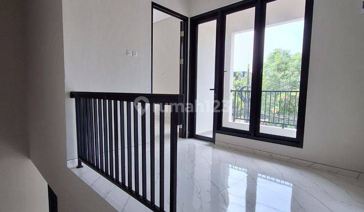 Jual Rumah 2 Lantai di Kutisari! Harga Nego 2