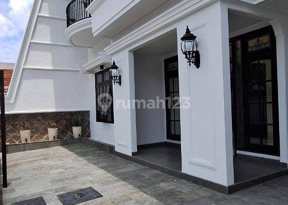 Jual Rumah Mewah 2 Lantai di Perumahan Manyar! 2