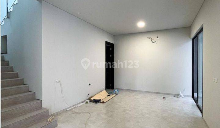 Jual Rumah 2 Lantai Baru Gress di Manyar! Harga nego 2