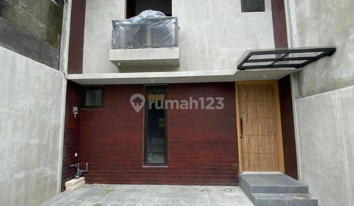 Jual Rumah 2 Lantai di Kutisari Indah Scandinavian  1