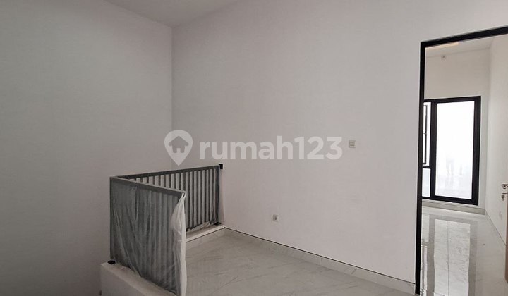 Rumah New American Style Surabaya Dekat Kampus Ubaya