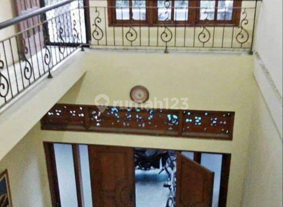 ruang tamu dijual cepat rumah kutisari indah