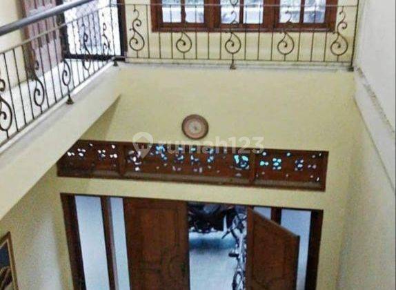 ruang tamu dijual cepat rumah kutisari indah